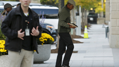 U.S. President Barack Obama returns to the White House in Washington after playing golf at TPC Potomac at Avenel Farm in Maryland, October 17, 2015. REUTERS/Yuri Gripas U.S. President Barack Obama returns to the White House in Washington after playing golf at TPC Potomac at Avenel Farm in Maryland, October 17, 2015. REUTERS/Yuri Gripas