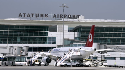 Fachada del aeropuerto internacional de Estambul, Ataturk Fachada del aeropuerto internacional de Estambul, Ataturk