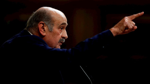 El diputado del Partido Regionalista Cántabro, José María Mazón, durante su intervención ante el pleno del Congreso de los Diputados en la primera jornada de la sesión de investidura de Pedro Sánchez como presidente del Gobierno. EFE/Emilio