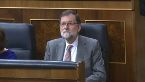Rajoy: "Las responsabilidades hay que pedirlas al que quiere ser presidente sin pasar por las urnas" Rajoy: "Las responsabilidades hay que pedirlas al que quiere ser presidente sin pasar por las urnas"
