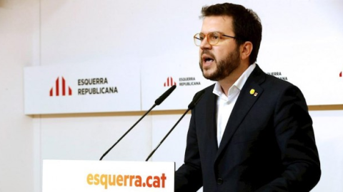 El coordinador nacional d'ERC i vicepresident del Govern, Pere Aragonès, durant la roda de premsa que ha ofert després de la reunió de l'executiva del seu partit a Barcelona. EFE / Toni Albir El coordinador nacional d'ERC i vicepresident del Govern, Pere Aragonès, durant la roda de premsa que ha ofert després de la reunió de l'executiva del seu partit a Barcelona. EFE / Toni Albir
