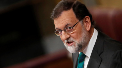 El presidente del Gobierno, Mariano Rajoy, durante su intervención ante el pleno del Congreso, en la primera jornada de la moción de censura presentada por el PSOE contra el Gobierno.EFE/Javier Lizón