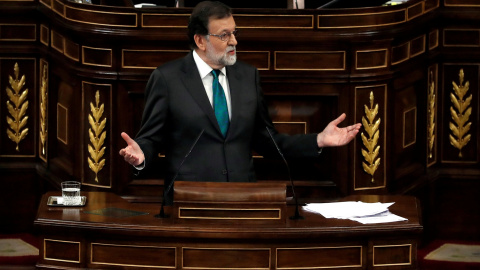 El presidente del Gobierno, Mariano Rajoy, en la tribuna del Congreso de los Diputados, durante el debate de la moción de censura presentada por el PSOE. REUTERS/ Juan Carlos Hidalgo