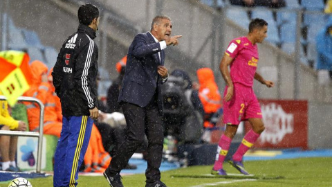 Paco Herrera, durante el último partido de Las Palmas. EFE/VÍCTOR LERENA Paco Herrera, durante el último partido de Las Palmas. EFE/VÍCTOR LERENA