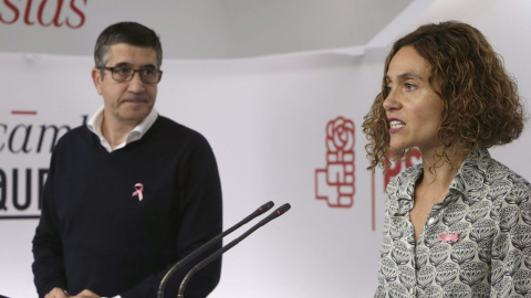 La secretaria de Estudios y Programas del PSOE, Meritxell Batet,d, y el secretario de acción política y libertades del PSOE, Patxi López, durante la rueda de prensa que ofrecieron tras la reunion de la Ejecutiva Federal del PSOE que ha apro La secretaria de Estudios y Programas del PSOE, Meritxell Batet,d, y el secretario de acción política y libertades del PSOE, Patxi López, durante la rueda de prensa que ofrecieron tras la reunion de la Ejecutiva Federal del PSOE que ha apro