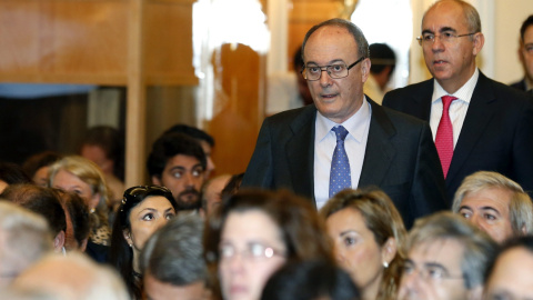 El gobernador del Banco de España, Luis María Linde, a su llegada a la inauguración del VI Encuentro Financiero organizado por Expansión y KPMG celebrado en Madrid. EFE/Sergio Barrenechea El gobernador del Banco de España, Luis María Linde, a su llegada a la inauguración del VI Encuentro Financiero organizado por Expansión y KPMG celebrado en Madrid. EFE/Sergio Barrenechea
