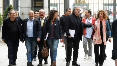 Los diputados de ERC a su llegada al Congreso - EFE