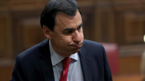 El coordinador general del Partido Popular, Fernando Martínez-Maillo, momentos antes de reanudarse esta tarde el debate de la moción de censura - EFE