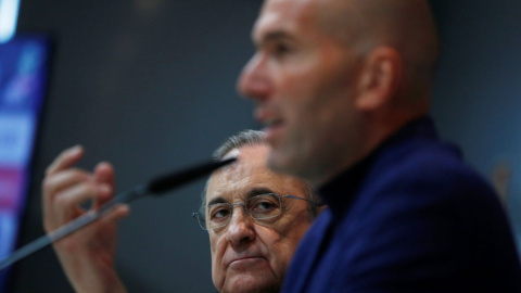 Florentino Pérez y Zidane, durante la rueda de prensa. REUTERS/Juan Medina