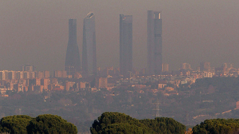 Foto de archivo que muestra la contaminación en Madrid. / EFE Foto de archivo que muestra la contaminación en Madrid. / EFE