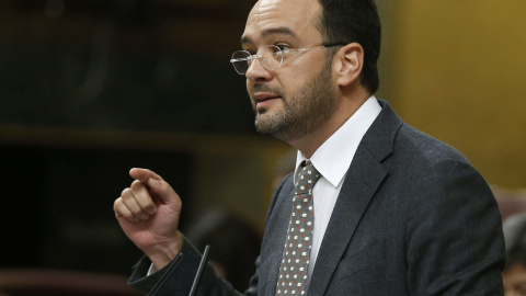 El portavoz del PSOE en el Congreso, Antonio Hernando, durante su intervención en el pleno del Congreso que ha aprobado los Presupuestos para 2016. EFE/Paco Campos El portavoz del PSOE en el Congreso, Antonio Hernando, durante su intervención en el pleno del Congreso que ha aprobado los Presupuestos para 2016. EFE/Paco Campos