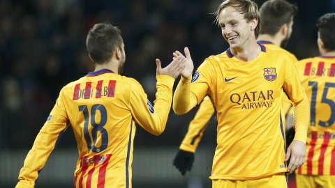 Rakitic celebra con JorDi Alba el primer gol ante el Bate.-REUTERS Rakitic celebra con JorDi Alba el primer gol ante el Bate.-REUTERS