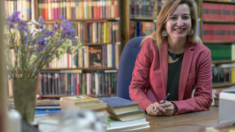 Carmen Lizárraga, candidata a la secretaría general de Podemos Andalucía, durante la entrevista.