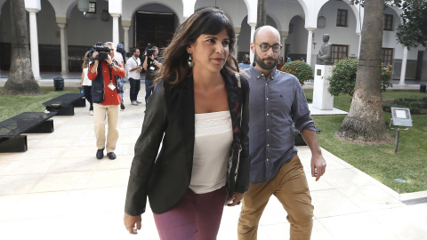 La portavoz de Podemos, Teresa Rodríguez, a su llegada al Parlamento regional en Sevilla momentos antes del inicio de la segunda sesión del debate sobre el estado de la comunidad, el primero que se celebra en Andalucía con la participación La portavoz de Podemos, Teresa Rodríguez, a su llegada al Parlamento regional en Sevilla momentos antes del inicio de la segunda sesión del debate sobre el estado de la comunidad, el primero que se celebra en Andalucía con la participación
