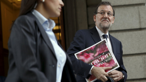 Rajoy saliendo de la última sesión de control del Gobierno.- REUTERS.