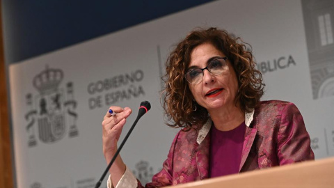La ministra de Hacienda, María Jesús Montero, presenta el paquete de medidas fiscales del Gobierno en la sede del Ministerio. EFE/ Fernando Villar La ministra de Hacienda, María Jesús Montero, presenta el paquete de medidas fiscales del Gobierno en la sede del Ministerio. EFE/ Fernando Villar