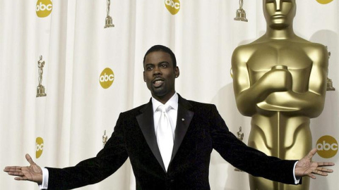 El humorista estadounidense Chris Rock en la 77 edición de los Óscar en Los Ángeles, California, Estados Unidos. EFE El humorista estadounidense Chris Rock en la 77 edición de los Óscar en Los Ángeles, California, Estados Unidos. EFE