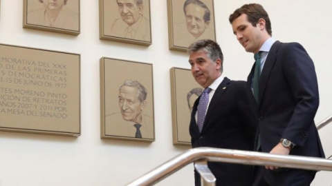 Pablo Casado junto a Ignacio Cosidó. (Ballesteros / EFE) Pablo Casado junto a Ignacio Cosidó. (Ballesteros / EFE)