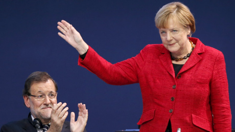Mariano Rajoy y Angela Merkel, en el Congreso del Partido Popular Europeo celebrado en Madrid. / JUAN MEDINA (REUTERS) Mariano Rajoy y Angela Merkel, en el Congreso del Partido Popular Europeo celebrado en Madrid. / JUAN MEDINA (REUTERS)