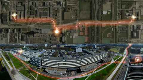 Campus de la Universidad Técnica de Delft (Países Bajos) donde se han vinculado de forma cuántica dos electrones situados en dos laboratorios distintos a 1,3 km de distancia. También se muestra una estación de medición intermedia /. Slagboo