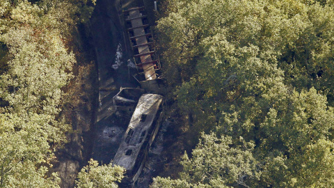 Una vista aérea del estado de los vehículos implicados en el accidente.- REUTERS / Regis