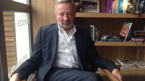 El filósofo y economista Germán Velásquez, durante la entrevista./ A. F. El filósofo y economista Germán Velásquez, durante la entrevista./ A. F.