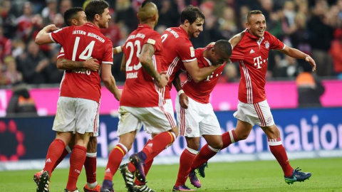 Los jugadores del Bayern celebran uno de los goles en la victoria ante el Borussia Moenchengladbach. /EFE
