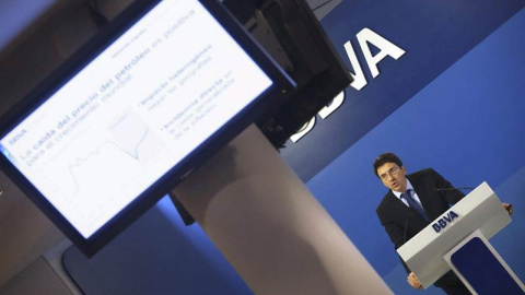 El economista jefe del Grupo BBVA, Jorge Sicilia, durante la presentación del informe 'Situación España'. / JAVIER LIZÓN / EFE El economista jefe del Grupo BBVA, Jorge Sicilia, durante la presentación del informe 'Situación España'. / JAVIER LIZÓN / EFE
