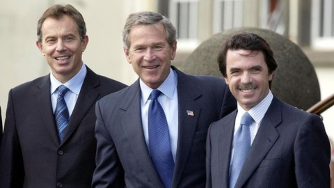 Blair, Bush y Aznar, durante la cumbe de Las Azores que precedió a la invasión de Irak. Blair, Bush y Aznar, durante la cumbe de Las Azores que precedió a la invasión de Irak.