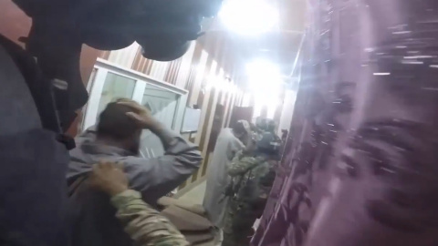 Captura del vídeo en el momento de la liberación de los rehenes. Captura del vídeo en el momento de la liberación de los rehenes.