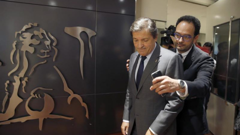 El rey ha recibido hoy al presidente de la Gestora del PSOE, Javier Fernández, en la segunda jornada de su ronda de contactos para buscar candidato a la investidura. / EFE El rey ha recibido hoy al presidente de la Gestora del PSOE, Javier Fernández, en la segunda jornada de su ronda de contactos para buscar candidato a la investidura. / EFE