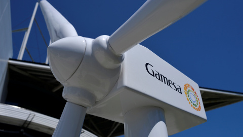 Un aerogenerador en la sede de GAMESA. / REUTERS Un aerogenerador en la sede de GAMESA. / REUTERS