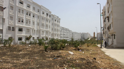 Vistas del barrio de Boukhalef. La mezquita al fondo./ L. G.