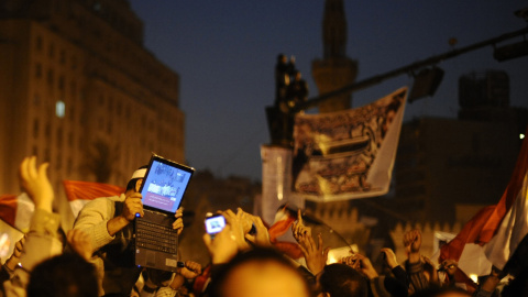 Concentración de opositores a Hosni Mubarak en la plaza Tahrir de El Cairo, que celebran la renuncia del presidente de Egipto (11 de febrero de 2011). REUTERS / Dylan Martínez