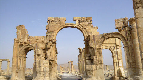 El antiguo Arco del Triunfo de Palmira, destruido por ISIS el pasado septiembre. REUTERS El antiguo Arco del Triunfo de Palmira, destruido por ISIS el pasado septiembre. REUTERS