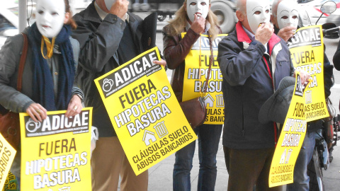 Protesta contra la cláusula suelo en Madrid. ADICAE Protesta contra la cláusula suelo en Madrid. ADICAE