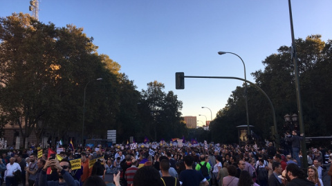 La cabecera de la manifestación Rodea el Congreso llega a Cibeles al grito de: "PSOE, PP, la misma mierda es".