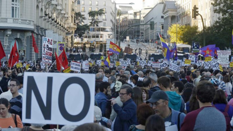 Plaza de Neptuno, donde comienza la manifestación convocada por la Coordinadora 25-S hasta la Puerta del Sol en contra de la investidura de Mariano Rajoy como presidente del Gobierno. / EFE Plaza de Neptuno, donde comienza la manifestación convocada por la Coordinadora 25-S hasta la Puerta del Sol en contra de la investidura de Mariano Rajoy como presidente del Gobierno. / EFE