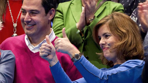 La vicepresidenta del Gobierno, Soraya Sáenz de Santamaría, y el presidente del PP andaluz y candidato a la Presidencia de la Junta, Juanma Moreno, en un acto con mujeres candidatas al Parlamento andaluz en Cádiz./ EFE La vicepresidenta del Gobierno, Soraya Sáenz de Santamaría, y el presidente del PP andaluz y candidato a la Presidencia de la Junta, Juanma Moreno, en un acto con mujeres candidatas al Parlamento andaluz en Cádiz./ EFE