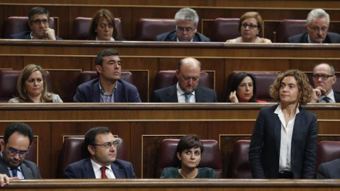 Meritxell Batet, durante las votaciones del debate de investidura de Rajoy. EFE/Javier Lizón Meritxell Batet, durante las votaciones del debate de investidura de Rajoy. EFE/Javier Lizón