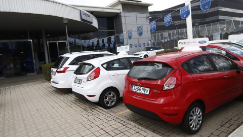 Una fila de coches. / EUROPA PRESS Una fila de coches. / EUROPA PRESS
