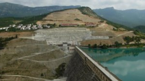 Las laderas del mayor pantano de Pirineo llevan tres años moviéndose Las laderas del mayor pantano de Pirineo llevan tres años moviéndose