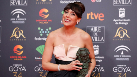 25/01/2020.- La actriz Belén Cuesta tras recibir el Goya a la Mejor actriz protagonista por su trabajo en "La trinchera infinita", durante la gala de los "Premios Goya 2020" que se celebra hoy sábado en el Palacio de los Deportes José María