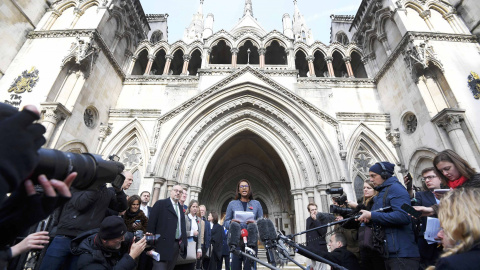 La empresaria británica Gina Miller, promotora de la reclamación sobre el Brexit, a la puerta del Tribunal Supremo británico. REUTERS/Toby Melville