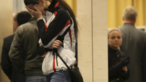 Familiares de las víctimas del avión ruso siniestrado en Egipto esperan noticias en un hotel cercano a Pulkovo, en Rusia. /REUTERS