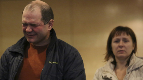Familiares de las víctimas del avión ruso siniestrado en Egipto esperan noticias en un hotel cercano a Pulkovo, en Rusia. /REUTERS