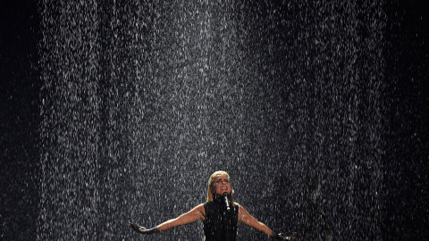 "Estoy conmovida. He venido tantas veces. Soy una gran fan de Tracey Emin y una gran fan de las mujeres en todo el mundo. Me ha costado 14 años llegar hasta aquí y significa mucho", dijo Paloma Faith al recoger su premio. También actuó. REU