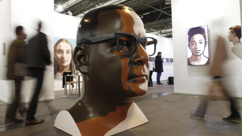 Varias de las obras del artista británico Julian Opie que se muestran en la galería portuguesa de Mário Sequeira, en la 34 edición de la Feria Internacional de Arte Contemporáneo. /EFE