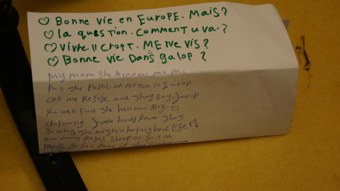 Papel manuscrito por un refugiado Papel manuscrito por un refugiado