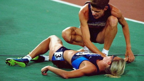Durante los Juegos Olímpicos de Sidney, en Australia, Suzy Favor Hamilton fingió una lesión.